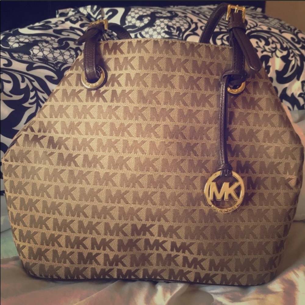 Micheal Kors purse